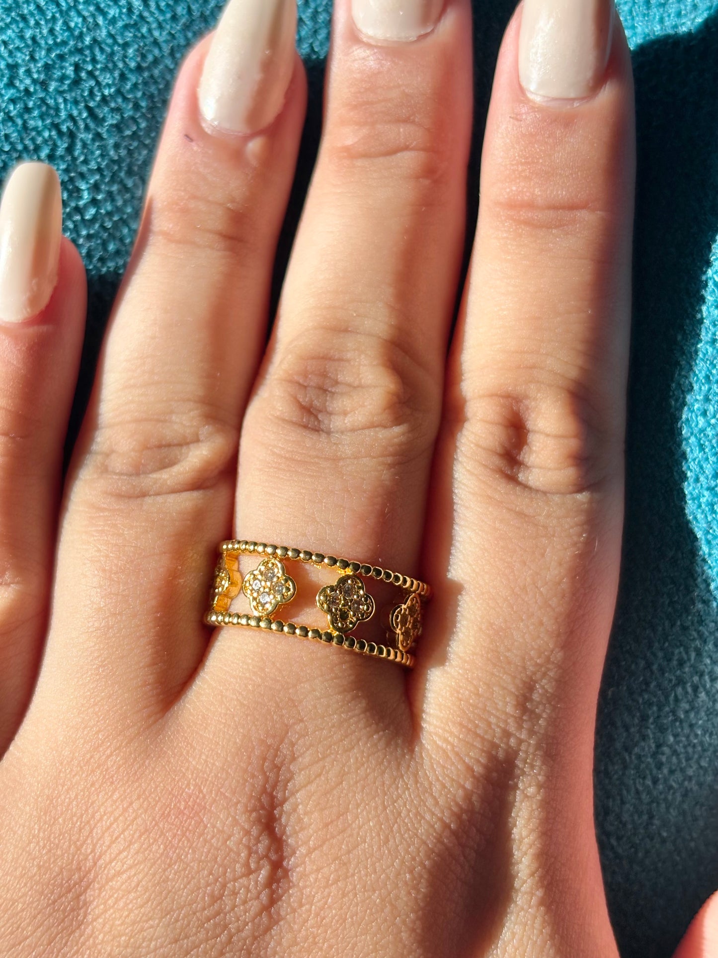 Gold Band Clover ring