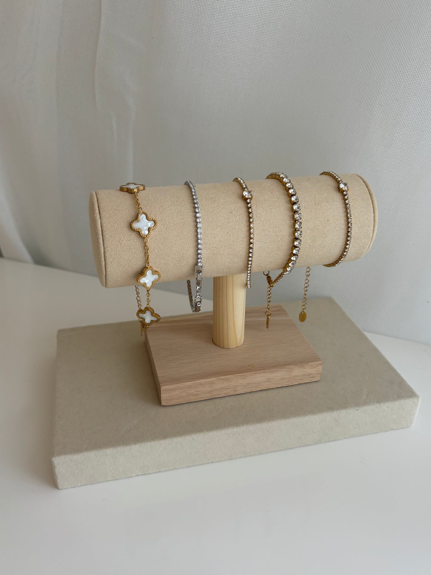 White Gold Clover Bracelet