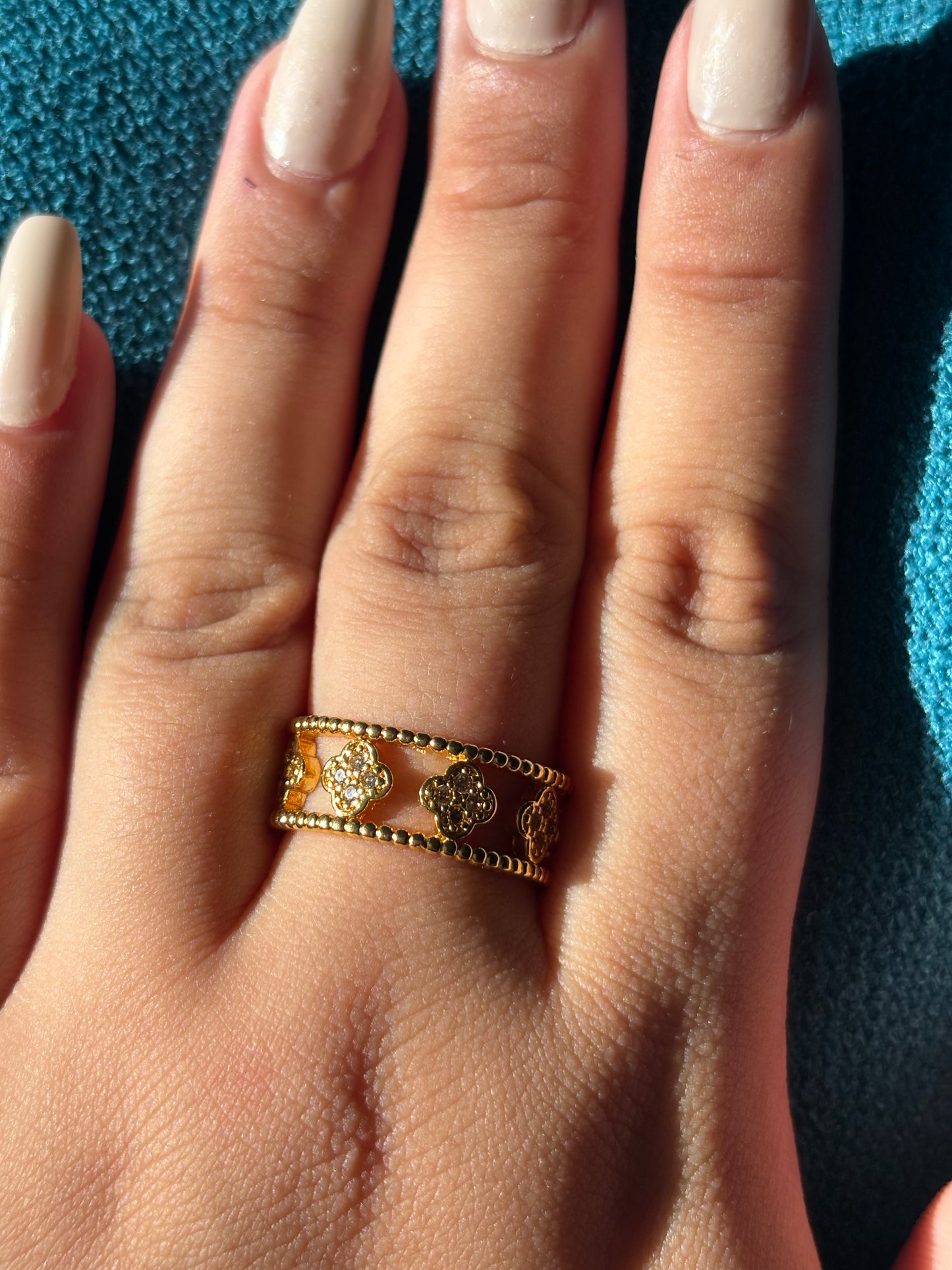 Gold Band Clover ring